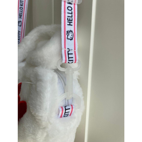 Hello Kitty plush purse with strap - Picture 4 of 6